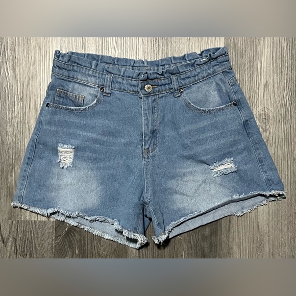 Lily Clothing Light Wash Distressed Denim Jean Shorts - Size Medium 31” Waist - Picture 1 of 7